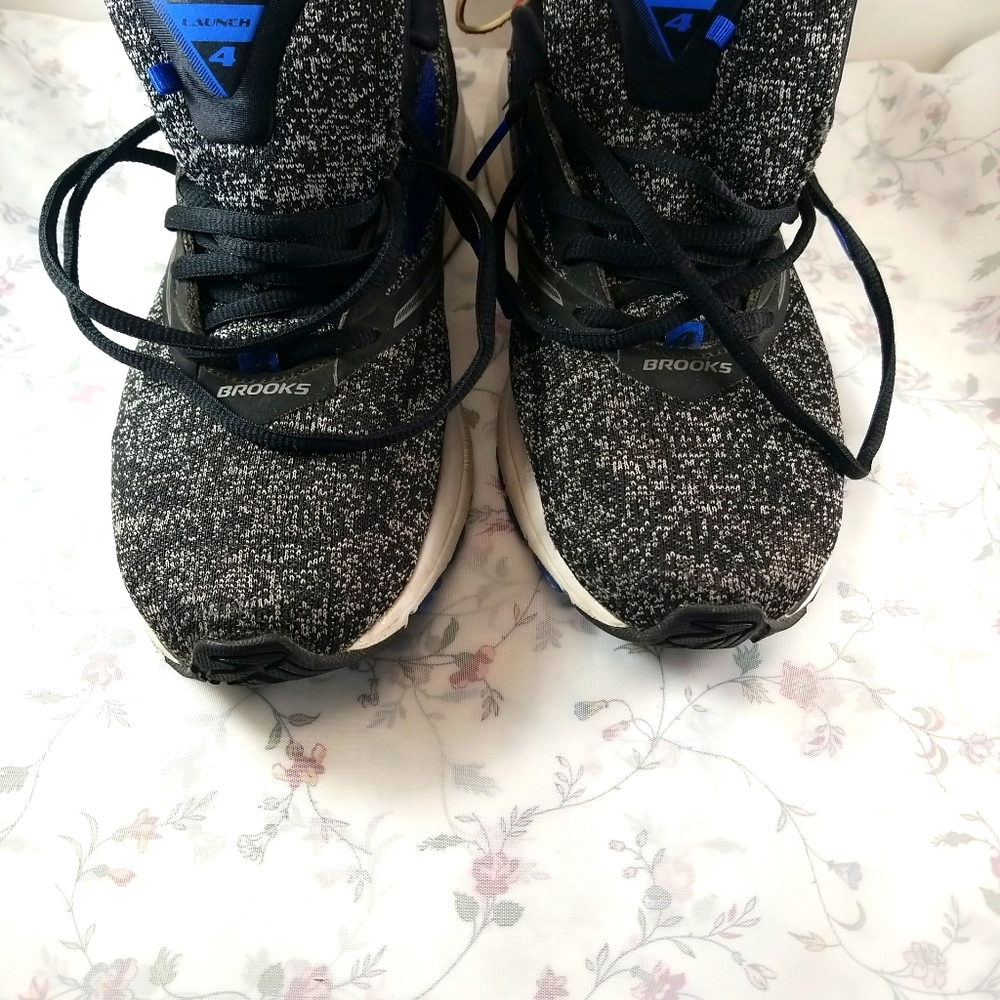 BROOKS LAUNCH 4 size 8.5 /unisex